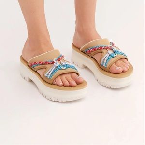 Teva Indio Platform Carabiner Sandals Size 8
